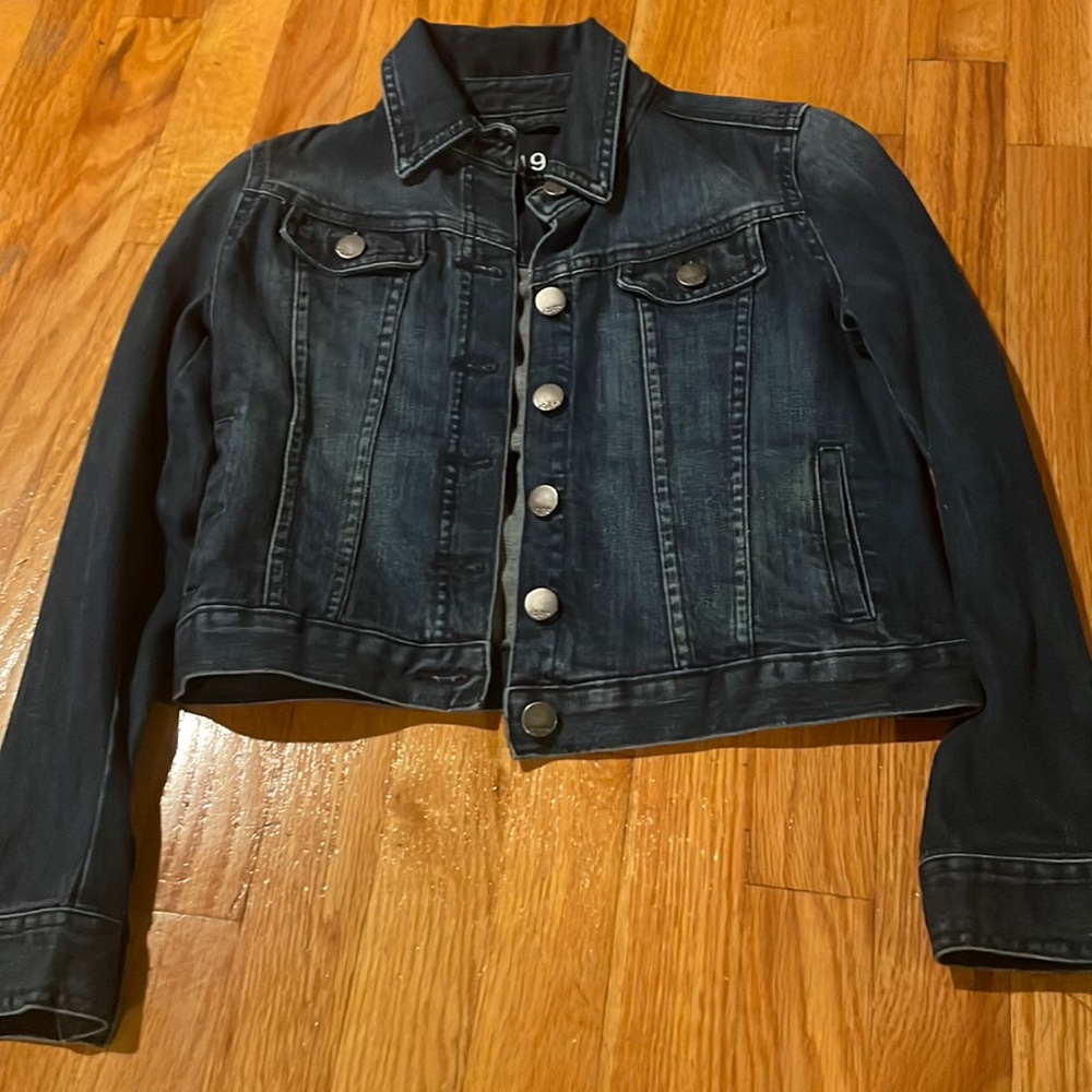 Adorable Gap Kids in size Medium denim jacket!